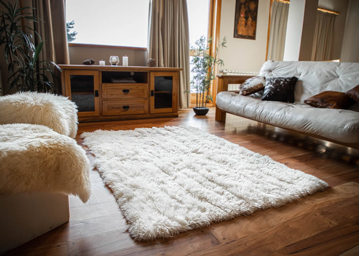 White Sheepskin Rug. ALF 04