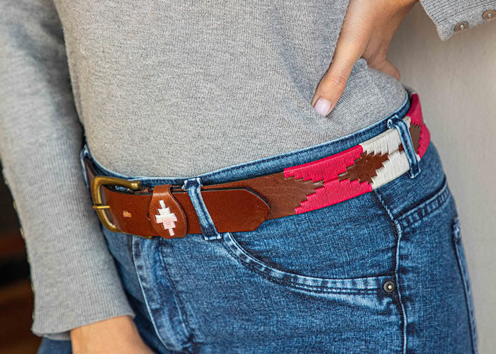 Lady polo embroidered belt.