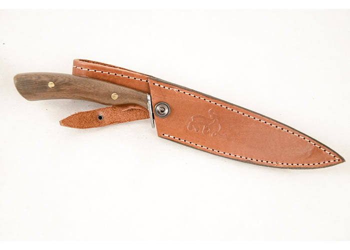 Long “Verijero” knife with wooden handle.