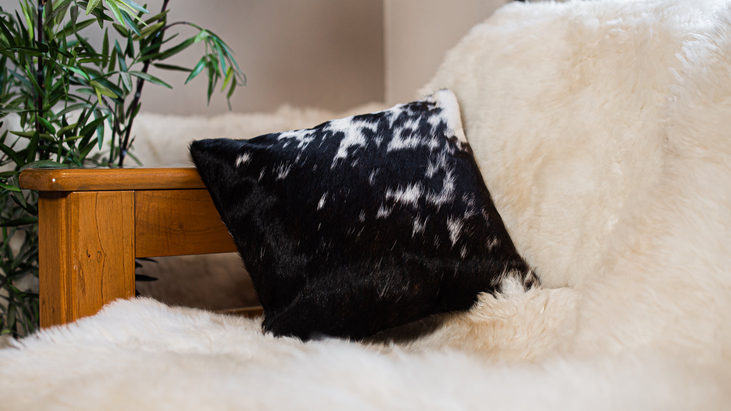 Cowhide leather cushion. ALM 01