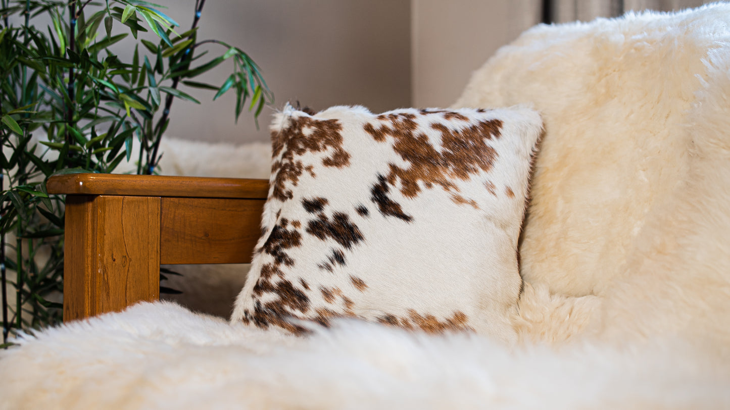Cowhide leather cushion. ALM 01
