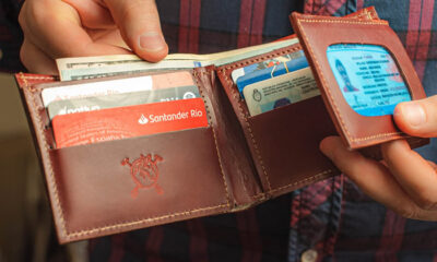 Men’s “Grained” wallet with double card slot and window ID section.