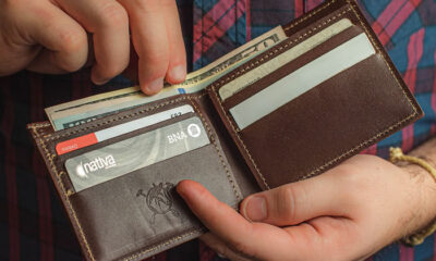 Men’s “Grained” wallet with double card slot.