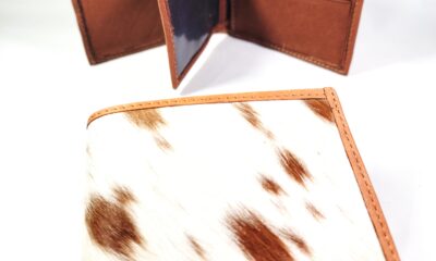 Bifold wallet cowhide.