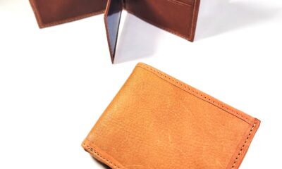 Bifold wallet leather.